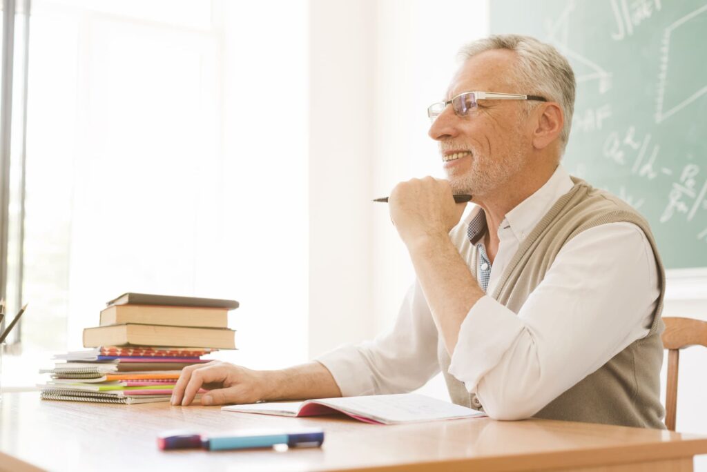 senior travaillant dans la fonction publique